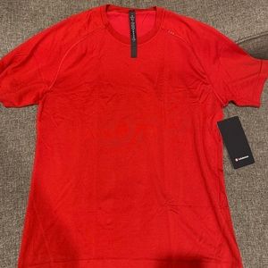 Lululemon Men’s Large Red Short Sleeve Shirt NWT